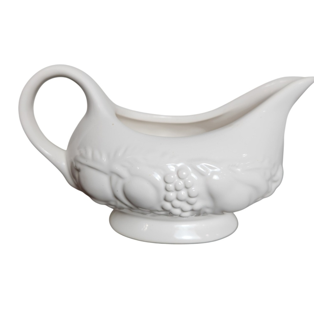 Nature TableTops Unlimited White Embossed‎ Gravy Boat